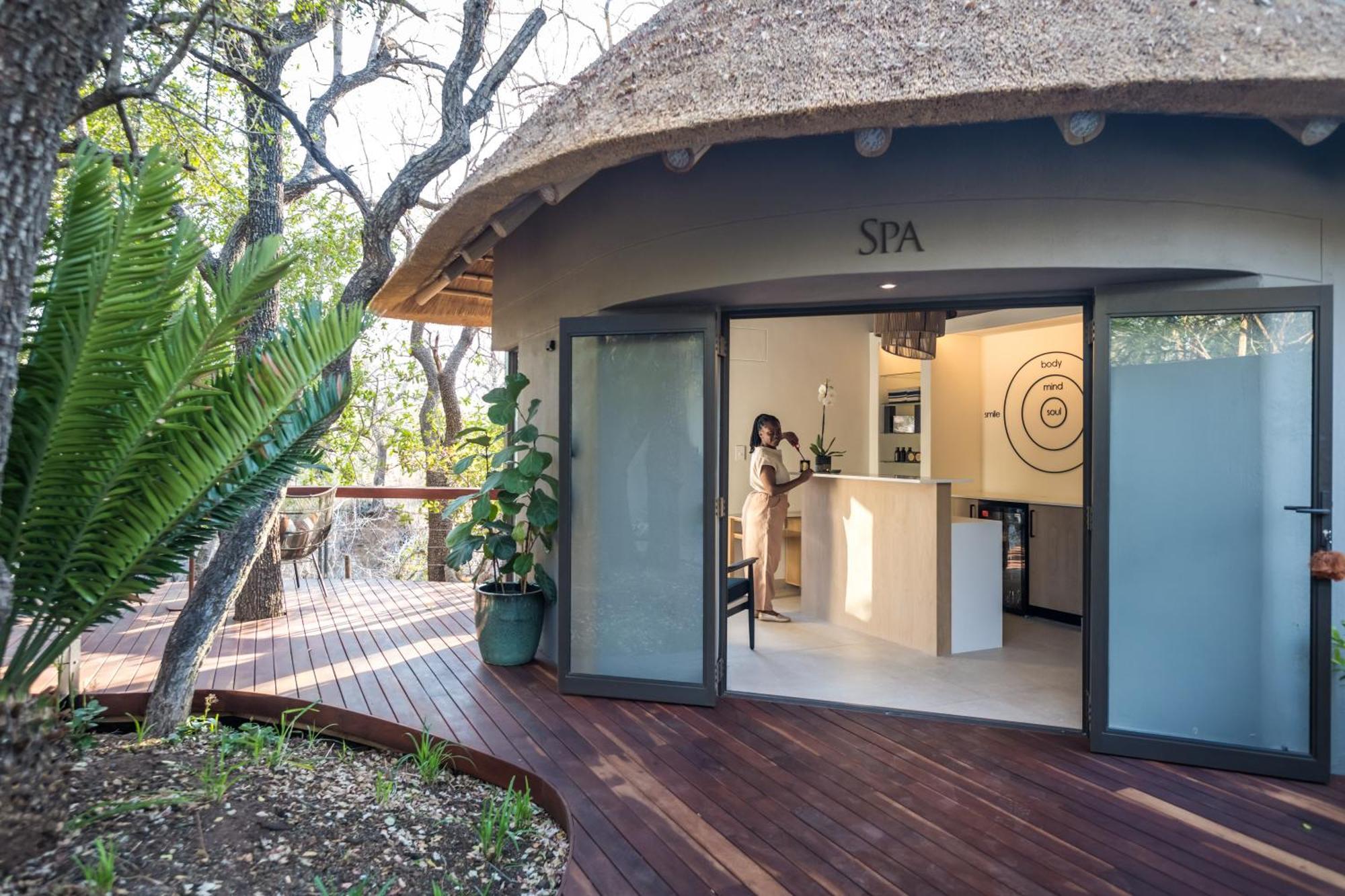 Serondella Safari Lodge ธอร์นีบุชเกมรีเซิร์ฟ ภายนอก รูปภาพ